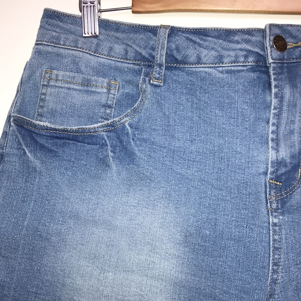 Women’s size 2XL  shorts. - Picture 2 of 7